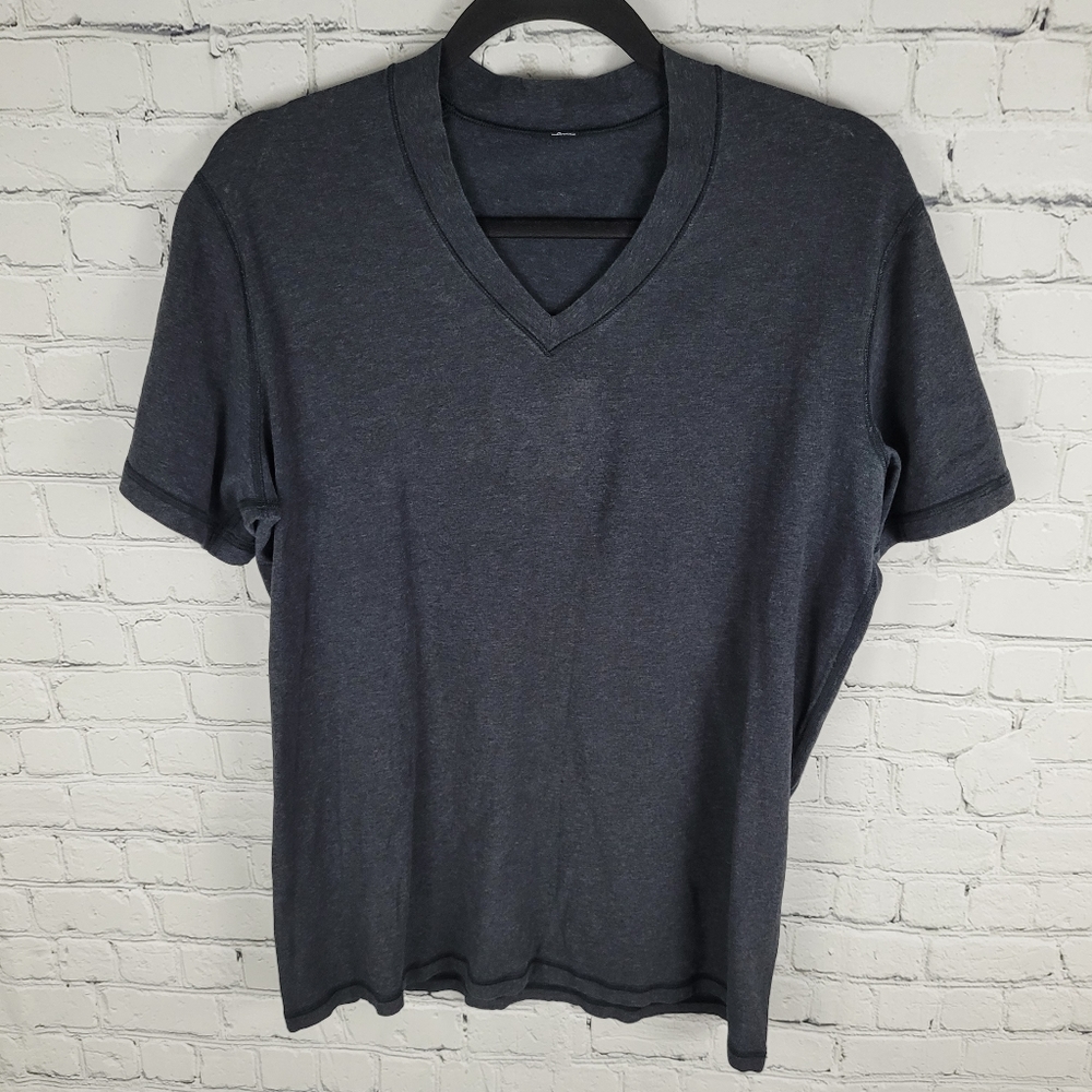 LULULEMON | dark grey v-neck short sleeve tee t-shirt